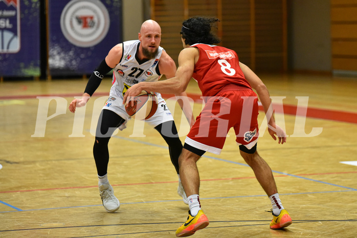 Basketball Superliga 2020/21, Grunddurchgang 8. Runde Flyers Wels vs. BC Vienna, Alex Robinson (8), Christian Von Fintel (27),


