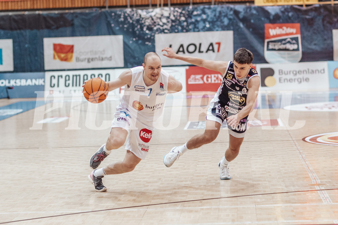 Basketball, Basketball Superliga 2023/24 , VF 2, Oberwart Gunners, Gmunden Swans, Sebastian Kaeferle (7), Vuk Zivanovic (4)