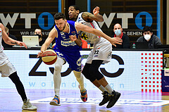 Basketball Superliga 2020/21, Grunddurchgang 13. Runde Flyers Wels vs. Oberwart, Ignas Fiodorovas. (5), Jarvis Ray (22),
