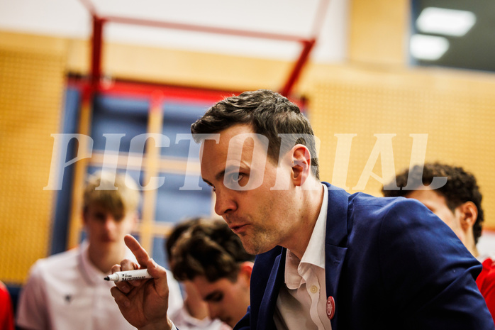 Basketball, win2day Basketball Superliga 2024/25, Grunddurchgang 9.Runde, Traiskirchen Lions, Gmunden Swans, Benedikt Danek (Head Coach)