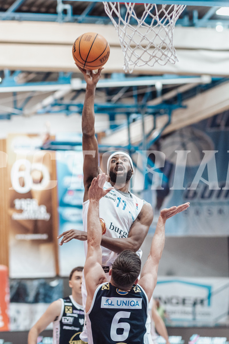 Basketball, Basketball Superliga 2023/24 , VF 2, Oberwart Gunners, Gmunden Swans, Derrek Brooks (11), Daniel Friedrich (6)