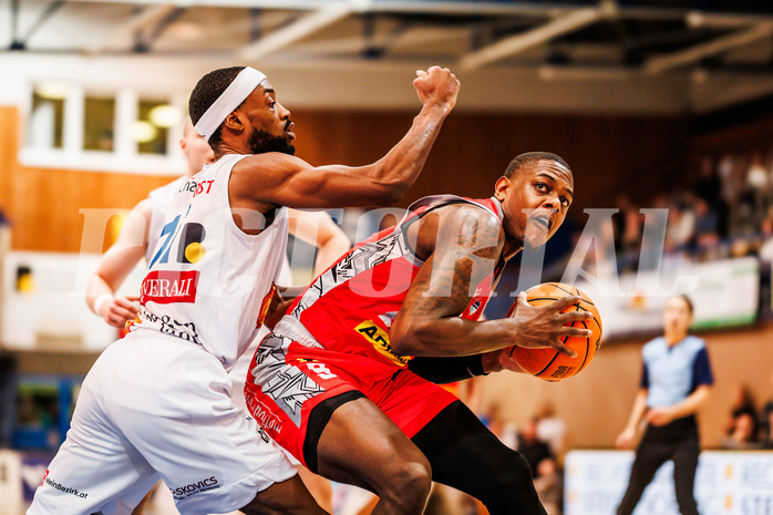 Basketball, win2day Basketball Superliga 2023/24, Grunddurchgang Runde 15, Oberwart Gunners, Traiskirchen Lions, Davon Clare (5)