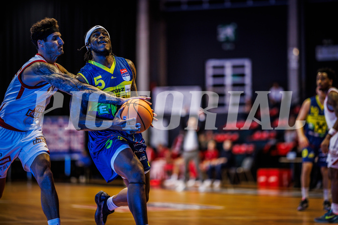 Basketball, Win2Day Superliga 2024/25, Grunddurchgang 2.Runde, BC Vienna, UBSC Graz, Ivan Siriscevic (17), Gregory Johnson (5)