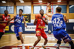 Basketball, bet-at-home Basketball Superliga 2021/22, Grunddurchgang 1.Runde, Traiskirchen Lions, Oberwart Gunners, Taveion M. Hollingsworth (11)