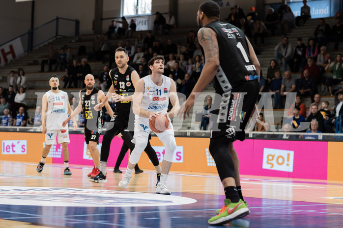 Basketball, Basketball Superliga 2022/23, Platzierungsrunde 5, Oberwart Gunners, Flyers Wels, Derek Hanes (14), Christian von Fintel (27), Arvydas Gydra (13), John Joseph Rauch (11), Donovan Smith (1)