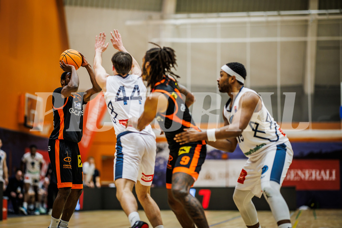 Basketball, Win2Day Superliga 2023/24, 1. Qualifikationsrunde, Vienna Timberwolves, Fürstenfeld Panthers, Hegel Augustin (17), Ivor Kuresevic (44)