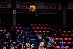 Basketball, Win2Day Superliga 2024/25, Grunddurchgang 13.Runde, BC Vienna, Traiskirchen Lions, Ivan Gavrilovic (23), Noah Oguamalam (20)