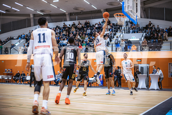 Basketball, Win2Day Superliga 2022/23, Grunddurchgang 3.Runde, Vienna D.C. Timberwolves, Raiffeisen Flyers Wels, Jakob Szkutta (10)