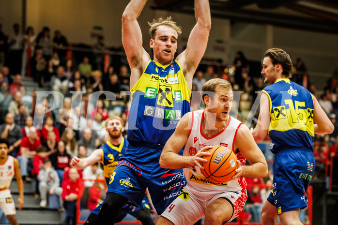 Basketball, win2day Basketball Superliga 2024/25, Grunddurchgang 18.Runde, Traiskirchen Lions, UBSC Graz, Ryan Moffat (4)