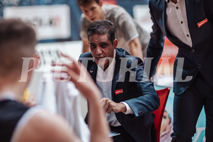 Basketball, Basketball Superliga 2023/24, Grundduchgang Runde 4., Oberwart Gunners, Kapfenberg Bulls, Antonio Herrera (Head Coach)