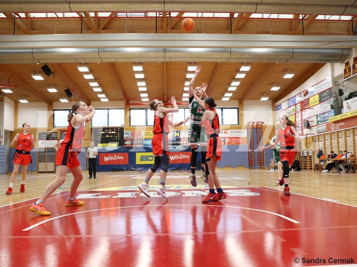Basketball Superliga 2024/25, SLWU14 Traiskirchen Lionesses vs. UBI Graz


