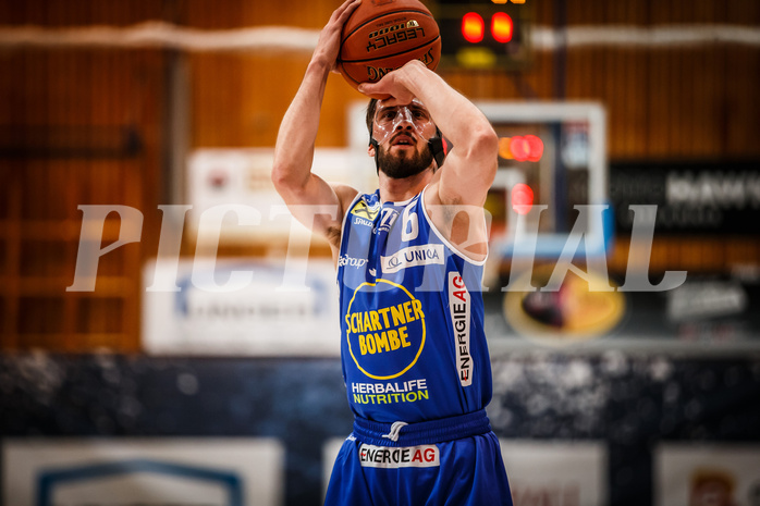 Basketball, bet-at-home Basketball Superliga 2021/22, Platzierungsrunde Spiel 1, Oberwart Gunners, Gmunden Swans, Daniel Friedrich (6)
