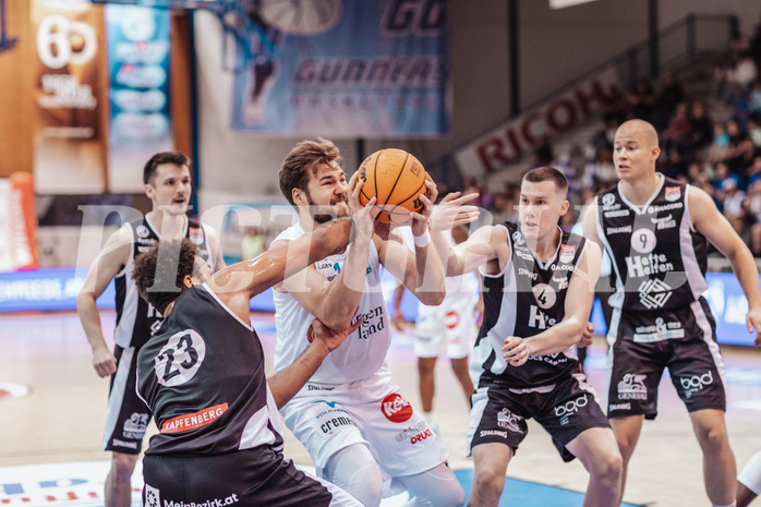 Basketball, Basketball Superliga 2023/24, Grundduchgang Runde 4., Oberwart Gunners, Kapfenberg Bulls, Johnny McCants (23), Daniel Koeppel (14), Noah Baumann (4), David Voetsch (9)
