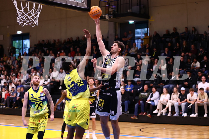 18.04.2025, Graz, Raiffeisen Sportpark Graz, Basketball Superliga 2024/25, Playoffs, Viertelfinale, Spiel 2, UBSC Graz - Gmunden Swans