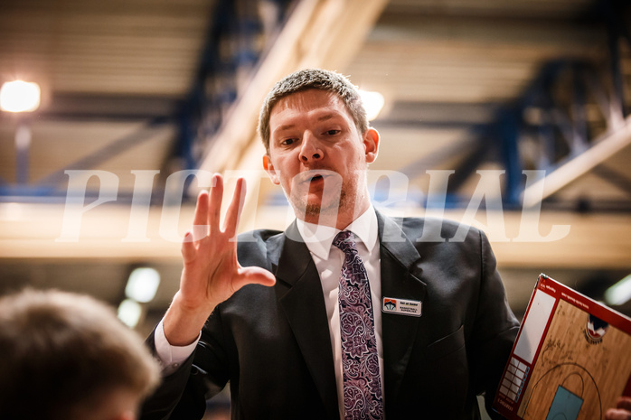 Basketball, bet-at-home Basketball Superliga 2021/22, Grunddurchgang Runde 14, Oberwart Gunners, Vienna D.C. Timberwolves, Hubert Schmidt (Headcoach)