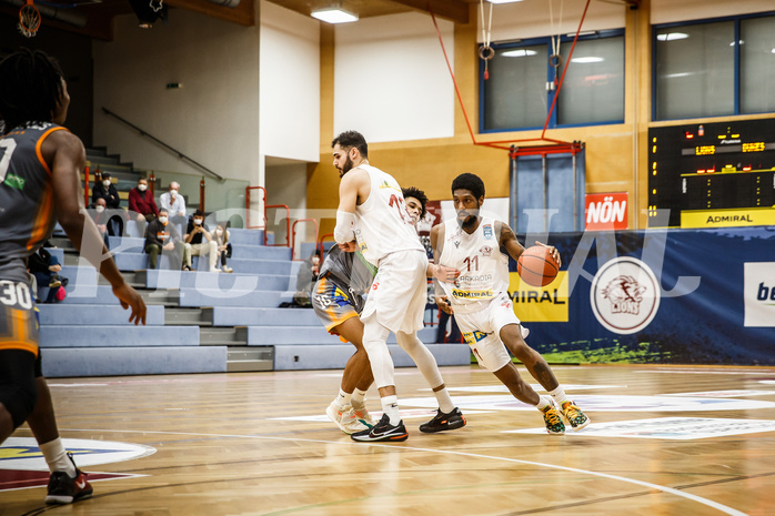 Basketball, bet-at-home Basketball Superliga 2021/22, Grunddurchgang18.Runde, Traiskirchen Lions, Klosterneuburg Dukes, Taveion M. Hollingsworth (11)