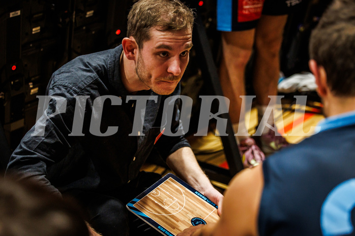 Basketball, win2day Basketball Superliga 2023/224, Grunddurchgang Runde 18, BBC Nord Dragonz, Oberwart Gunners, Justin Schlünken (Head Coach)