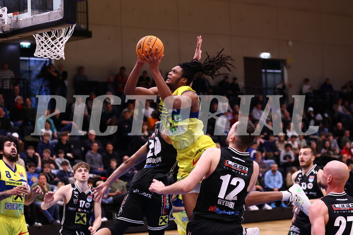 23.04.2024, Graz, Raiffeisen Sportpark Graz, Basketball Superliga 2023/24, Playoffs, Viertelfinale, Spiel 2, UBSC Raiffeisen Graz - Raiffeisen Flyers Wels 