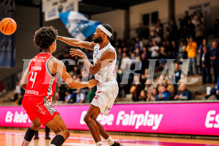 Basketball, win2day Basketball Superliga 2023/24, Grunddurchgang Runde 15, Oberwart Gunners, Traiskirchen Lions, Derrek Brooks Jr. (11)