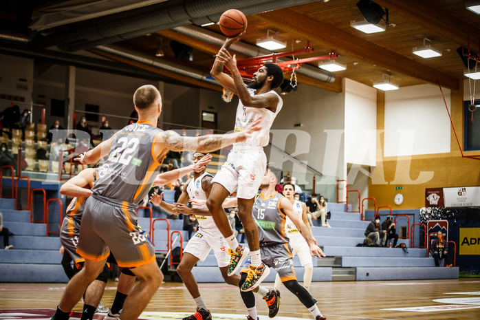 Basketball, bet-at-home Basketball Superliga 2021/22, Grunddurchgang18.Runde, Traiskirchen Lions, Klosterneuburg Dukes, Taveion M. Hollingsworth (11)