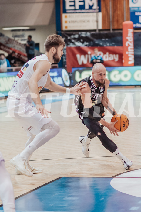 Basketball, Basketball Superliga 2023/24, Gunddurchgang 9. Runde, Oberwart Gunners, Flyers Wels, Daniel Koeppel (14), Christian von Fintel (27)