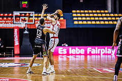 Basketball, Win2Day Superliga 2024/25, Grunddurchgang 17.Runde, BC Vienna, Flyers Wels, Radii Caisin (13), Leon Bulic (9)