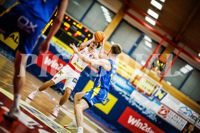 Basketball, Win2Day Superliga 2024/25, Grunddurchgang 4.Runde, Traiskirchen Lions, St. Pölten, Aleksej Kostic (6)