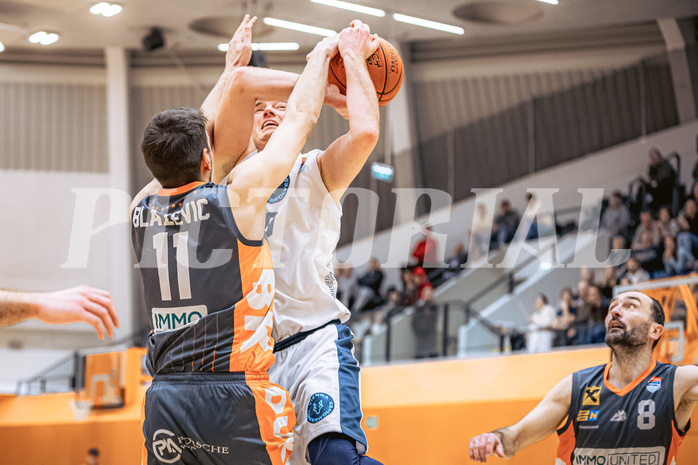 Basketball, Win2Day Superliga 2022/23, Grunddurchgang 13.Runde, Vienna Timberwolves, BK IMMOunited Dukes, Benjamin Blazevic (11), Philipp D’Angelo (9)