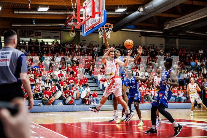 Basketball, Win2Day Superliga 2024/25, Playoffs, Halbfinale Spiel 2, Traiskirchen Lions, Oberwart Gunners, Moritz Lanegger-Rest (8)