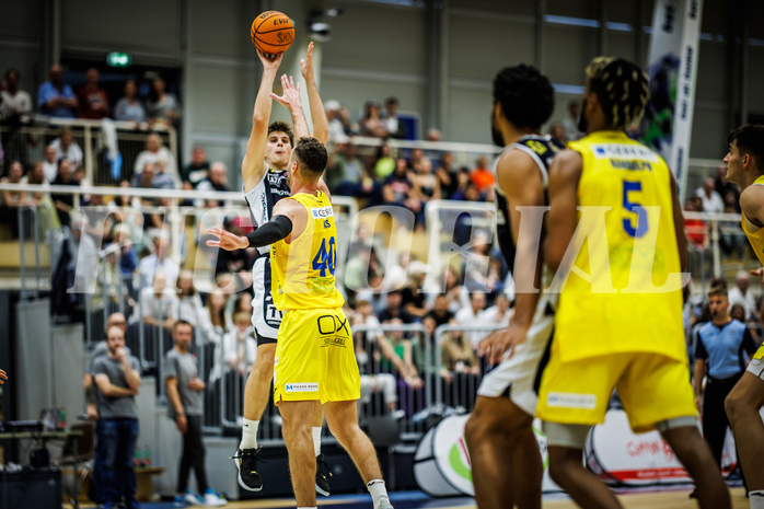 Basketball, Win2Day Superliga 2023/24, Grunddurchgang 4.Runde, SKN St. Pölten, Gmunden Swans, Jakob Lohr (12)