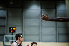 Basketball, Win2Day Superliga 2023/24, Grunddurchgang 4.Runde, SKN St. Pölten, Gmunden Swans, Benedikt Güttl (7), Felix Angerbauer (4)