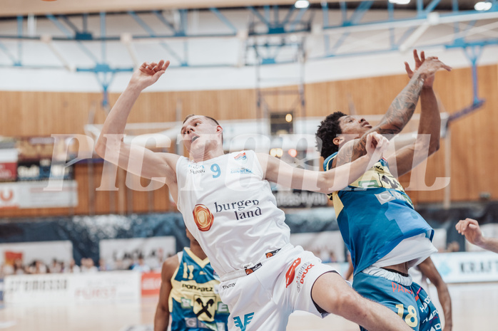 Basketball, Basketball Superliga 2023/24 , F 2, Oberwart Gunners, UBSC Graz, Edi Patekar (9), Christian Brandon (18)