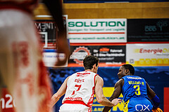 Basketball, Win2Day Superliga 2024/25, Grunddurchgang 4.Runde, Traiskirchen Lions, St. Pölten, Benedikt Güttl (7), Richard Williams Jr. (3)