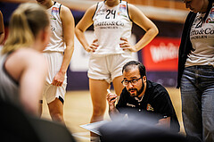 Basketball, Win2Day Basketball Damen Superliga 2023/24, Grunddurchgang 3.Runde, Basket Flames, UBSC Graz, Hirbod Mahdavi (Head Coach)