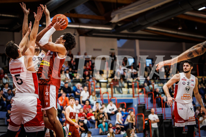 Basketball, win2day Basketball Superliga 2022/23, Grunddurchgang 1.Runde, Traiskirchen Lions, BC GGMT Vienna, Evan Taylor (10)