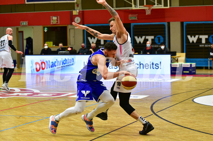Basketball Superliga 2020/21, Grunddurchgang 13. Runde Flyers Wels vs. Oberwart, Ignas Fiodorovas. (5), Aleksandar Andjelkovic (10),