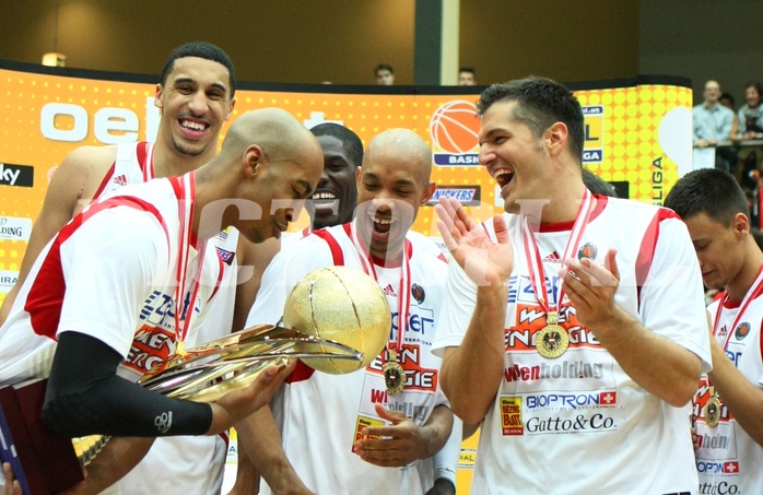 Basketball ABL 2012/13 Snickers-Playoff  Finale 5. Spiel BC Zepter Vienna vs. Redwell Gunners Oberwart, Shawn Ray (6), Stjepan Stazic (14), Maurice Pearson (10), Ryan Richards (8), Jean Francois (5)












 
































