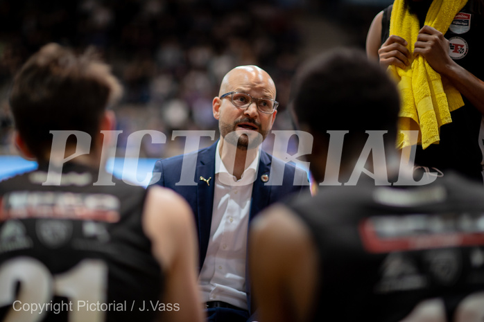 Basketball, win2day Basketball Superliga 2022/23, Grunddurchgang Runde 17, Oberwart Gunners, Flyers Wels, Sebastian Waser (Coach)