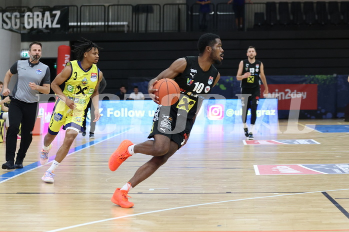 01.11.2022, Graz, Raiffeisen Sportpark Graz, Basketball Austria Cup 2022/23, UBSC Raiffeisen Graz vs. Flyers Wels