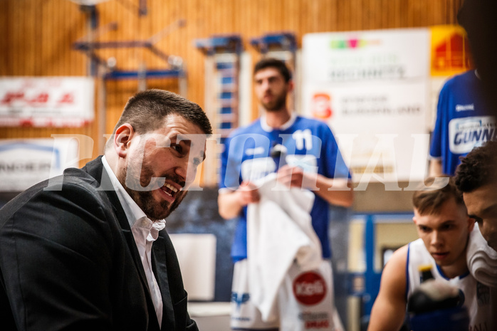 Basketball, bet-at-home Basketball Superliga 2021/22, Platzierungsrunde Spiel 1, Oberwart Gunners, Gmunden Swans, Horst Leitner (Coach)