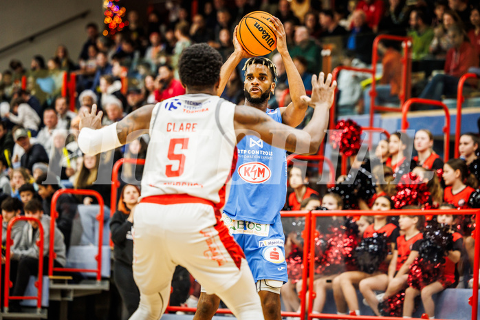 Basketball, Basketball Austria Cup 2023/24, Viertelfinale, Traiskirchen Lions, SKN St. Pölten, Michael Anthony Randolph Jr. (5)