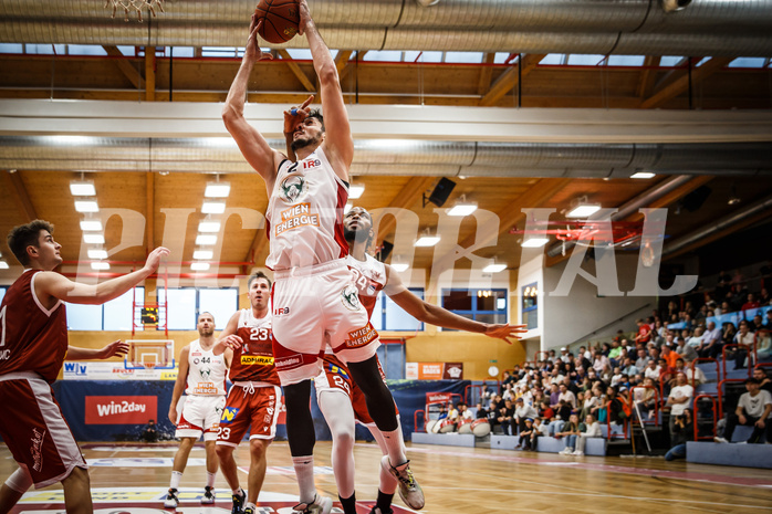 Basketball, win2day Basketball Superliga 2022/23, Grunddurchgang 1.Runde, Traiskirchen Lions, BC GGMT Vienna, Fahrudin Manjgafic (2)