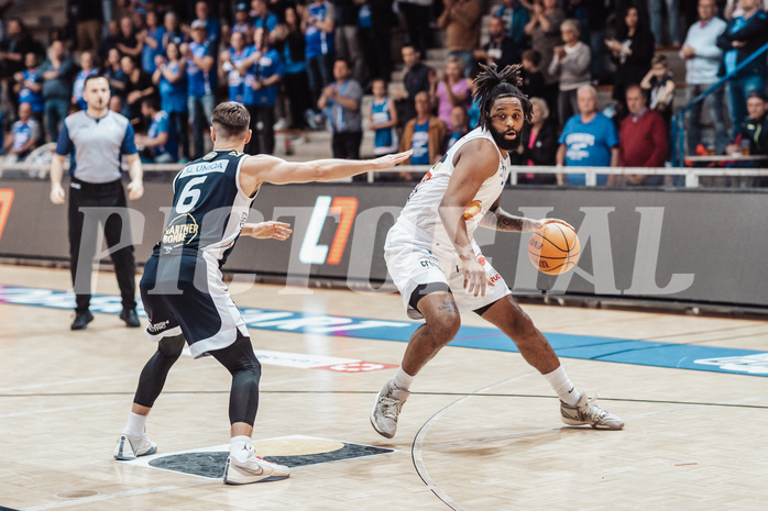 Basketball, Basketball Superliga 2023/24 , VF 2, Oberwart Gunners, Gmunden Swans, Daniel Friedrich (6), Kris Monroe (13)