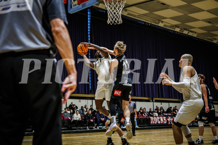 Basketball, Basketball Zweite Liga 2023/24, Grunddurchgang 1.Runde, Basket Flames, Mattersburg Rocks, Kingsley Fobi (14), Marco Jaitz (11)