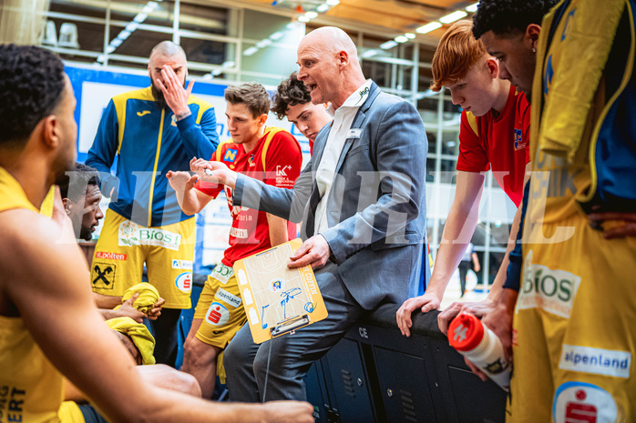 Basketball, Win2Day Superliga 2022/23, 2. Platzierungsrunde, SKN St. Pölten, Oberwart Gunners, Mike Coffin (Head Coach) Basketball, Win2Day Superliga 2022/23, 2. Platzierungsrunde, SKN St. Pölten, Oberwart Gunners, Mike Coffin (Head Coach)