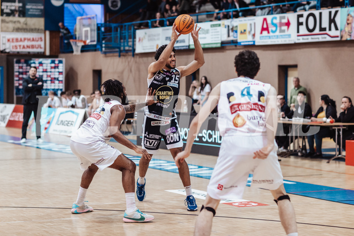 Basketball, Basketball Superliga 2023/24, Grunddurchgang 19.Runde, Oberwart Gunners, Gmunden Swans, Kris Monroe (13), Patrick Emilien (15), Jonathan Wess (4)