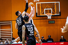 Basketball, Basketball Zweite Liga 2024/25, Grunddurchgang 6.Runde, Vienna Timberwolves, Mistelbach Mustangs, Viktor Vasat (22), Philipp D'Angelo (9)