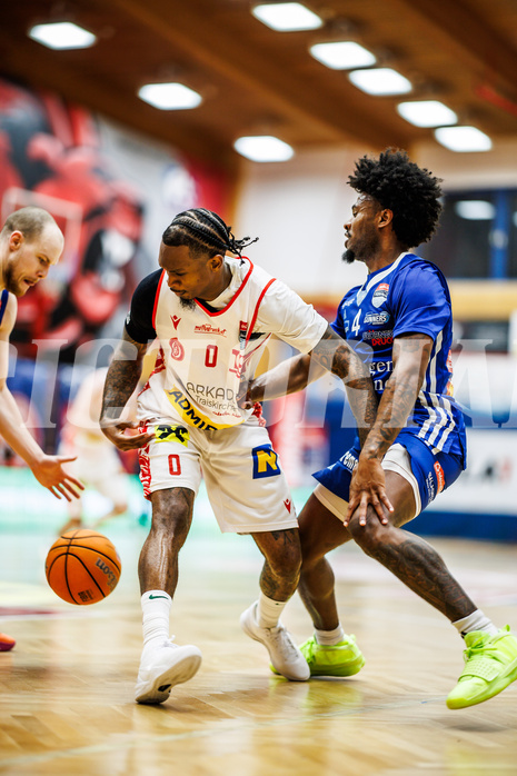 Basketball, Win2Day Superliga 2024/25, Playoffs, Halbfinale Spiel 2, Traiskirchen Lions, Oberwart Gunners, Cedric Russell (0)