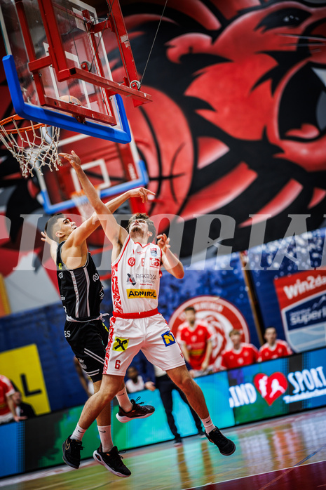 Basketball, Win2Day Superliga 2024/25, Grunddurchgang 15.Runde, Traiskirchen Lions, Fuerstenfeld Panthers, Armin Hrstic (4), Aleksej Kostic (6)Aleksej Kostic (6)