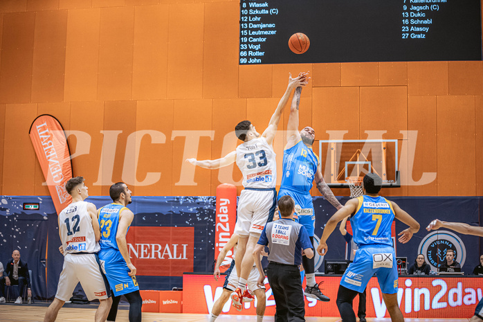 Basketball, Win2Day Superliga 2022/23, Grunddurchgang 22.Runde, Vienna Timberwolves, SKN St. Pölten Basketball, Chris Vogt (33), Nebosja Dukic (13)